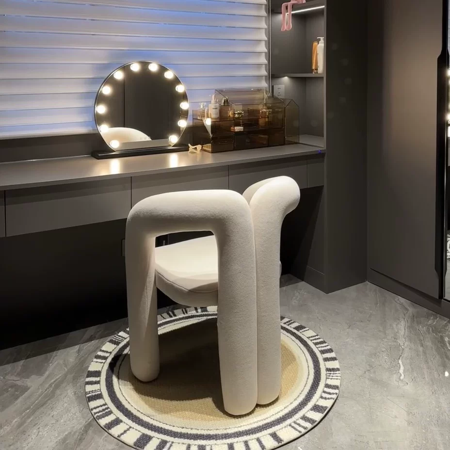 Luna Embrace™ Cream Velvet Cosmetic Chair